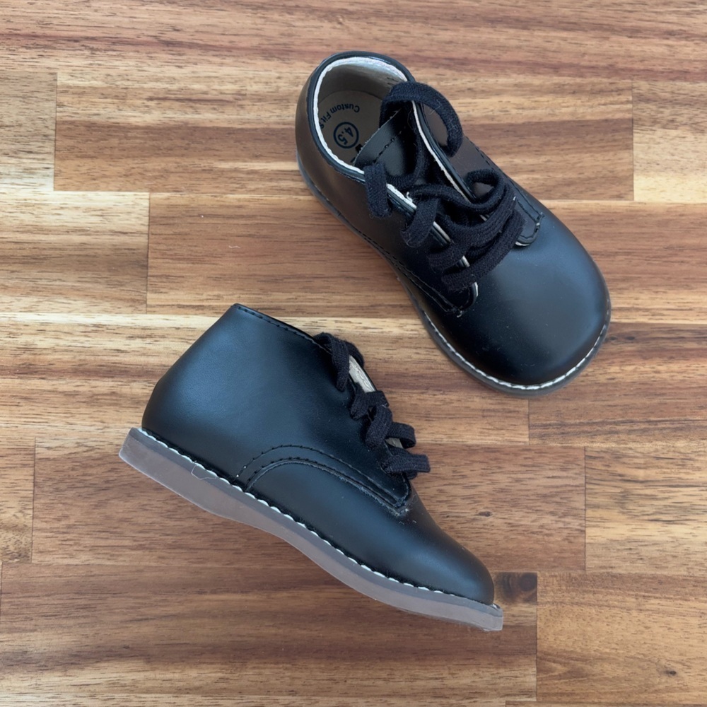 Footmates toddler black leather booties.‎ Size 4.5 WIDE INSERT